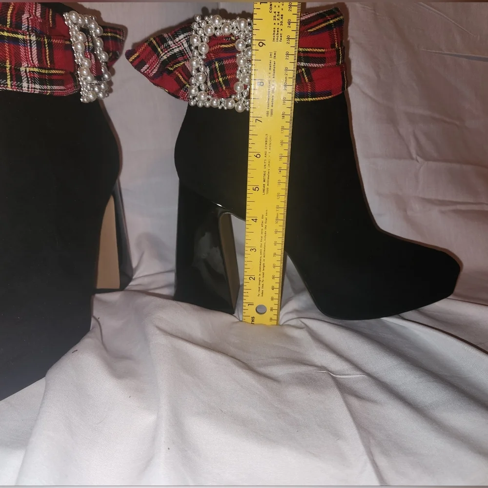 NWOT Betsey Johnson Black Platform Idris Booties w/Red Plaid Sash & Pearl Buckle - Picture 5 of 7